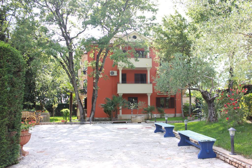 Aqua Family Apartments Karigador Luaran gambar